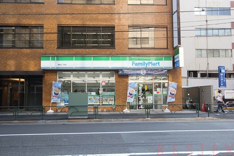 コンビニ　ファミリーマート湯島三丁目店（コンビニ）まで376m