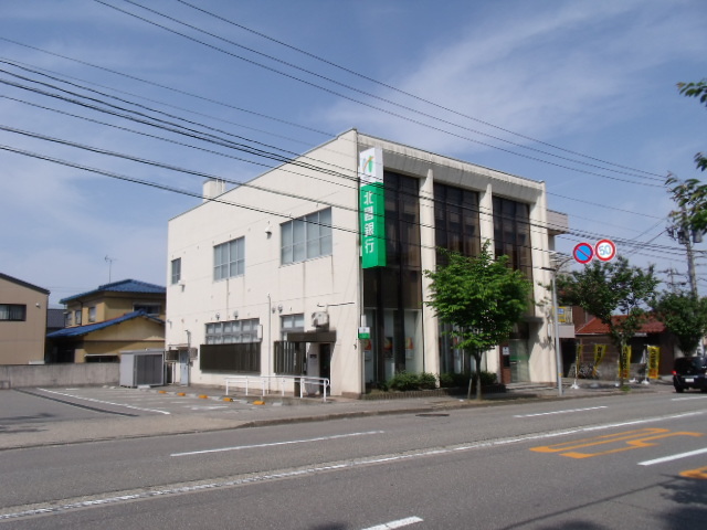 銀行　北國銀行（銀行）まで500m