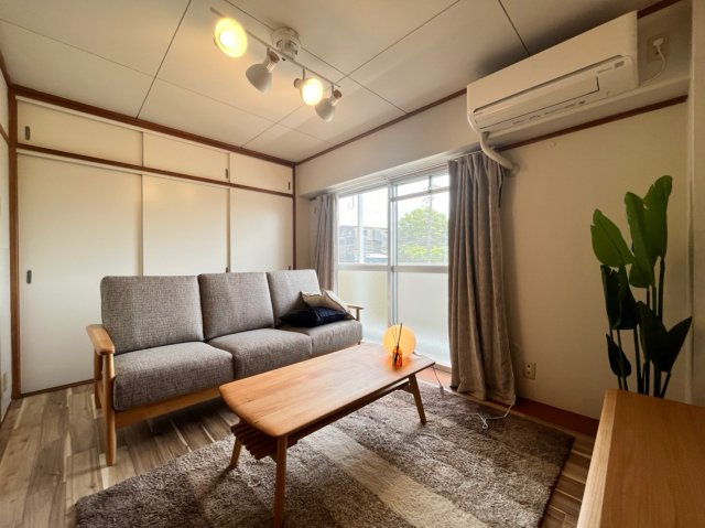 居室・リビング　別号室画像。ご参考下さい