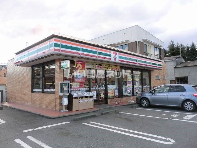 コンビニ　セブンイレブン渋川八木原店（コンビニ）まで1208m