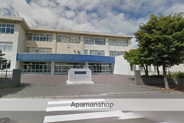 中学校　篠路西中学校（中学校）まで373m