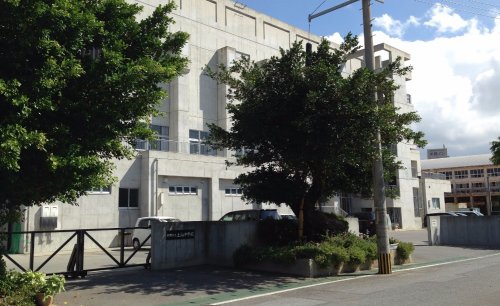 中学校　那覇市立上山中学校（中学校）まで1096m