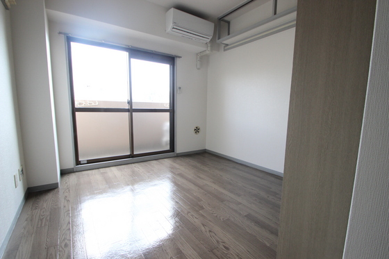 居室・リビング　※別室の写真です