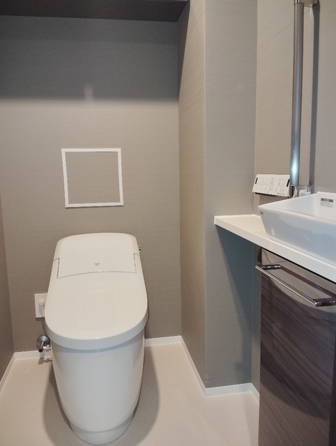 トイレ　手洗いカウンター付