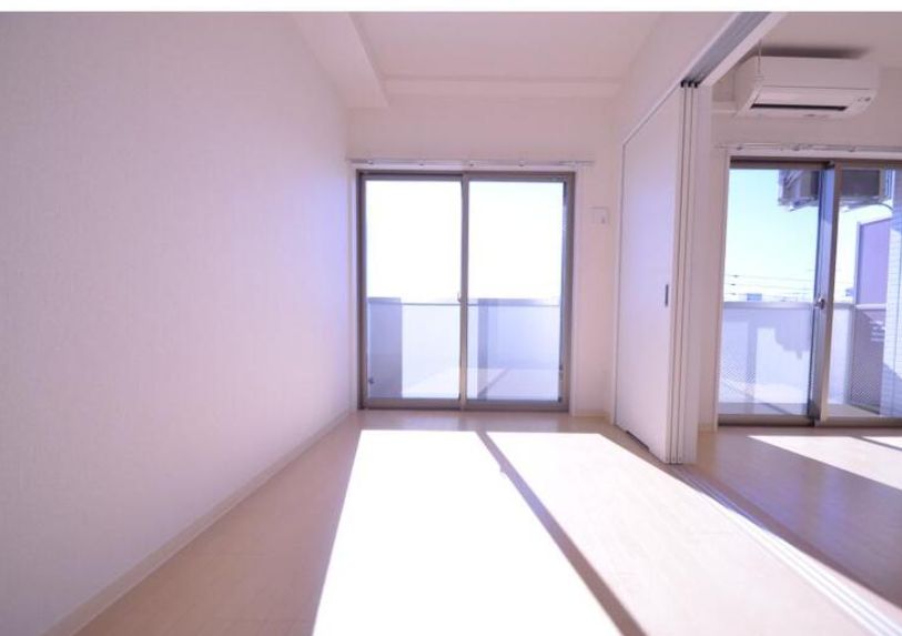 居室・リビング　こちらの居間で趣味の時間をお楽しみください