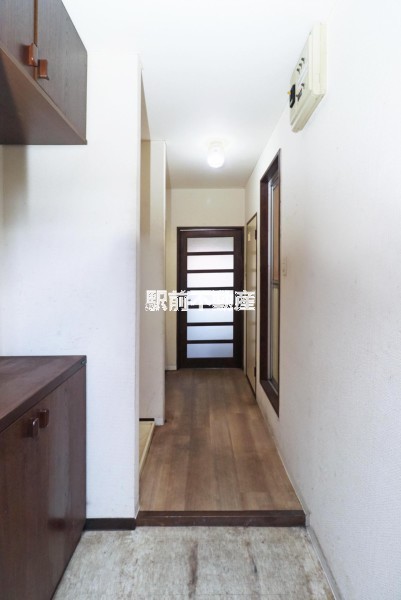 玄関　写真は別部屋