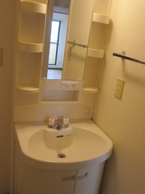 洗面設備　同物件別部屋の写真です