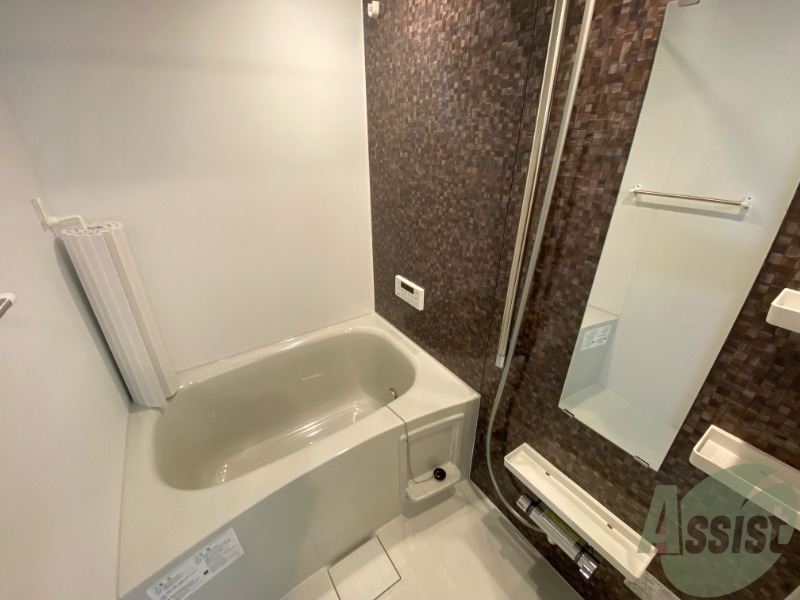 バス・シャワールーム　追い焚き機能が付いているのでいつでも温かいお風呂に入れますよ