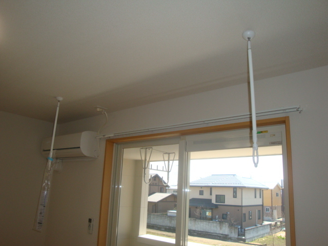 バルコニー　室内物干し