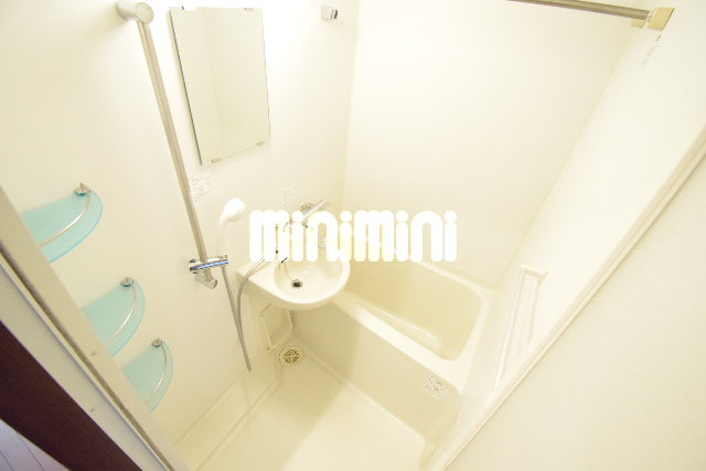 バス・シャワールーム　洗面付きの浴室です☆