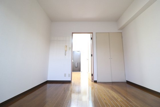 居室・リビング　※別室の写真です