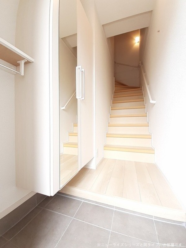 玄関　図面と現状に相違がある場合には現状を優先