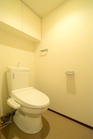 トイレ　【参考】同建物内の別のお部屋の画像です