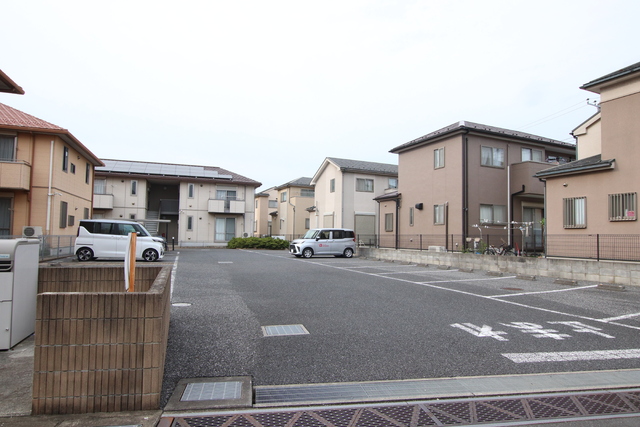 駐車場　敷地内駐車場（空き確認要）