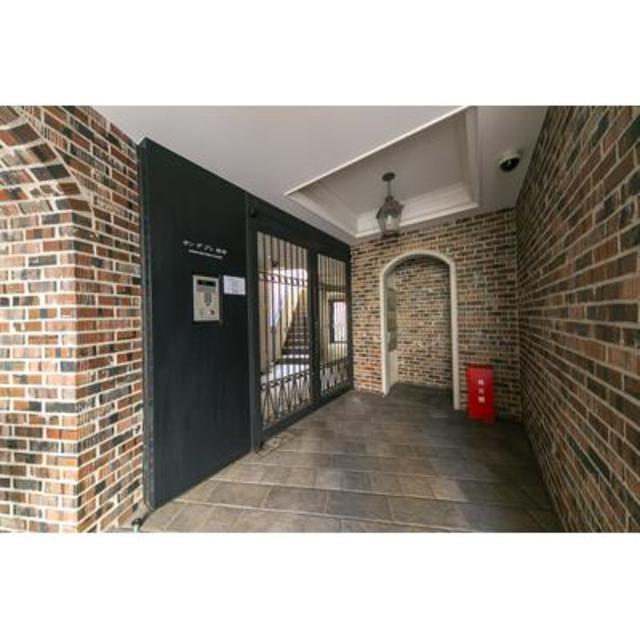 エントランス　建物の内部です