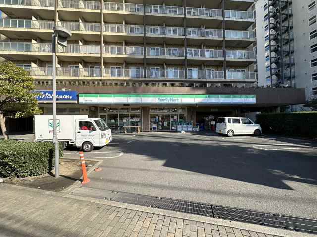 コンビニ　ファミリーマート東陽六丁目店（コンビニ）まで1055m