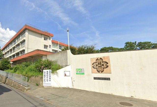 小学校　豊中市立緑地小学校（小学校）まで412m