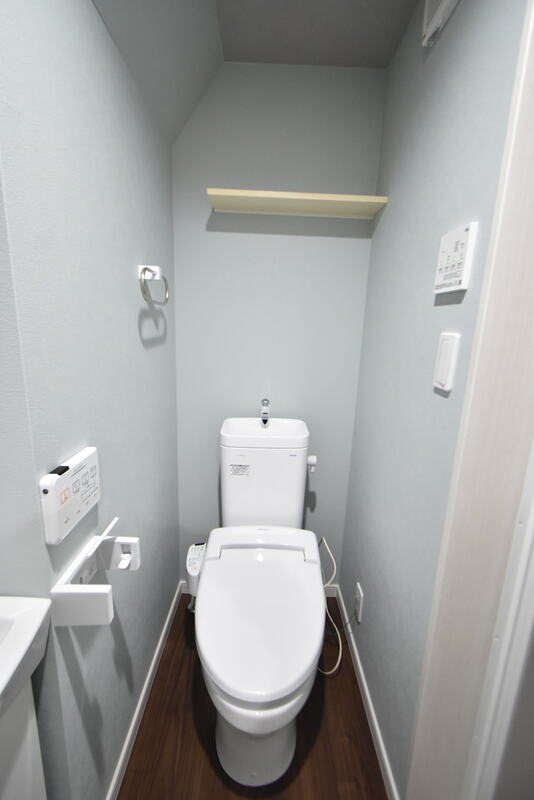 トイレ　温水洗浄便座付きのトイレ