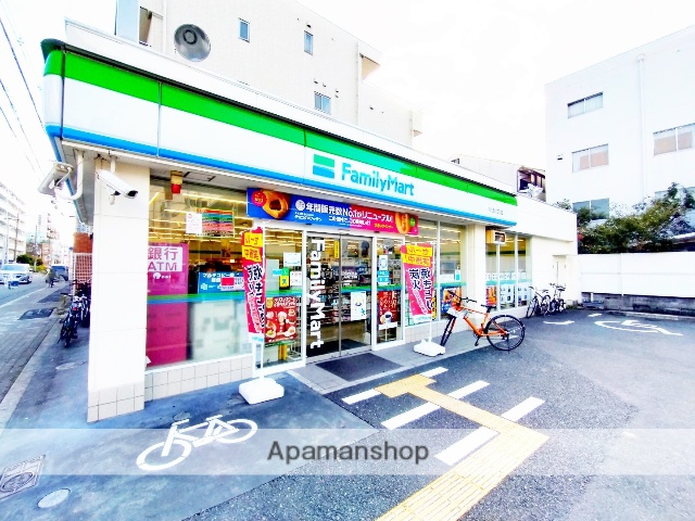 コンビニ　ファミリーマート（コンビニ）まで82m
