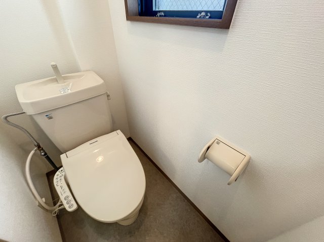 トイレ　参考イメージ写真。（反転タイプあり）