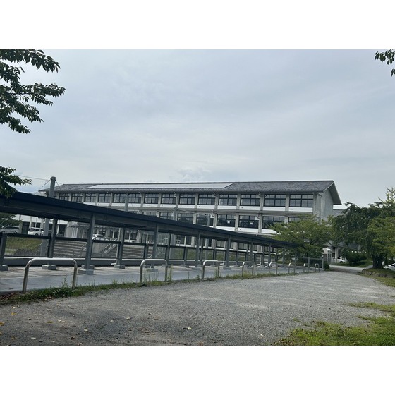 中学校　小諸市立芦原中学校（中学校）まで578m