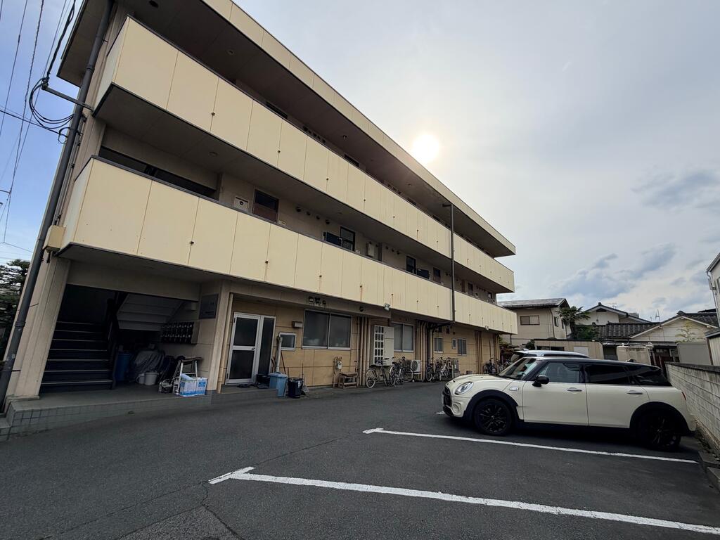 建物外観　全室南向きの日当たりの良さが特徴です♪