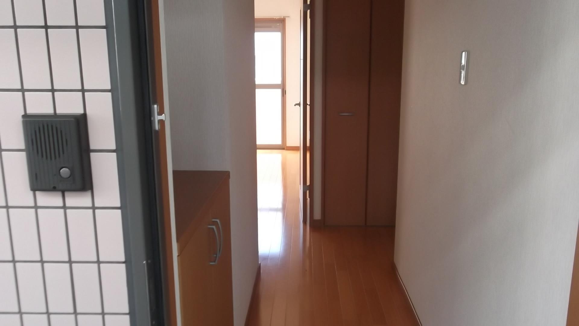 居室・リビング　玄関