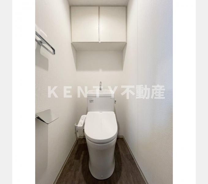 トイレ　落ち着いた色調のトイレです