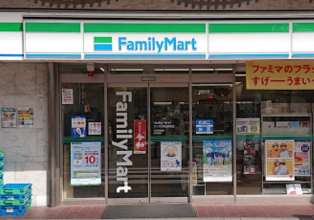 コンビニ　ファミリーマートサンズ大岡山駅前店（コンビニ）まで526m