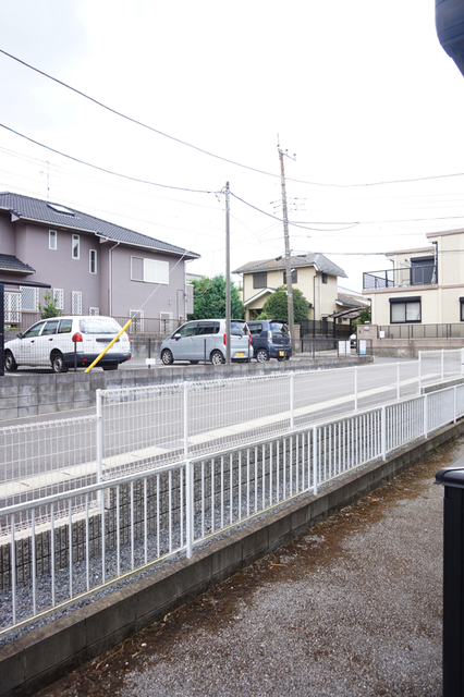 バルコニー　※補修前の参考画像の為、設備等は現況優先。