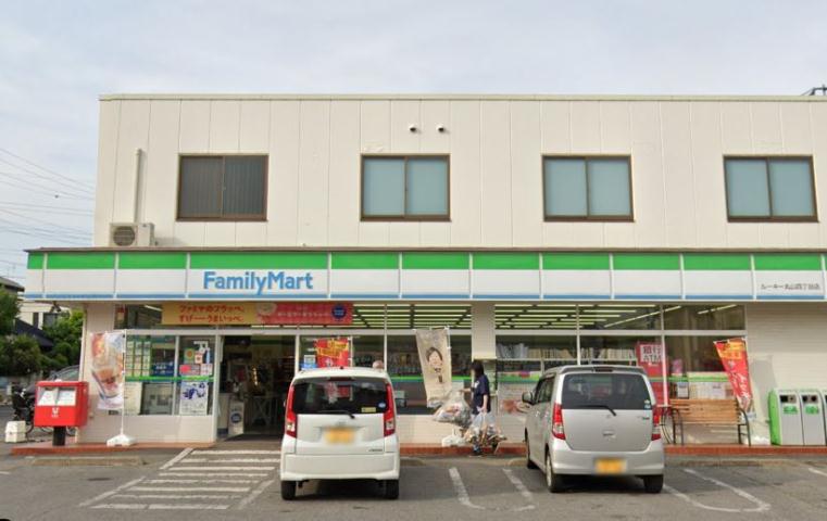 コンビニ　ファミリーマート（コンビニ）まで1052m