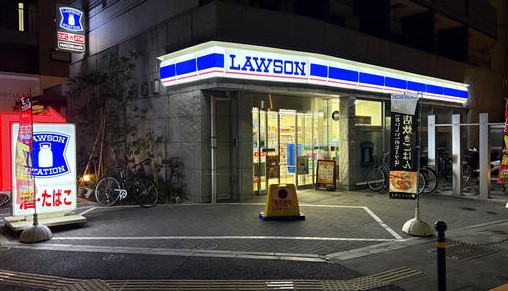 コンビニ　ローソン板橋区役所前店（コンビニ）まで129m