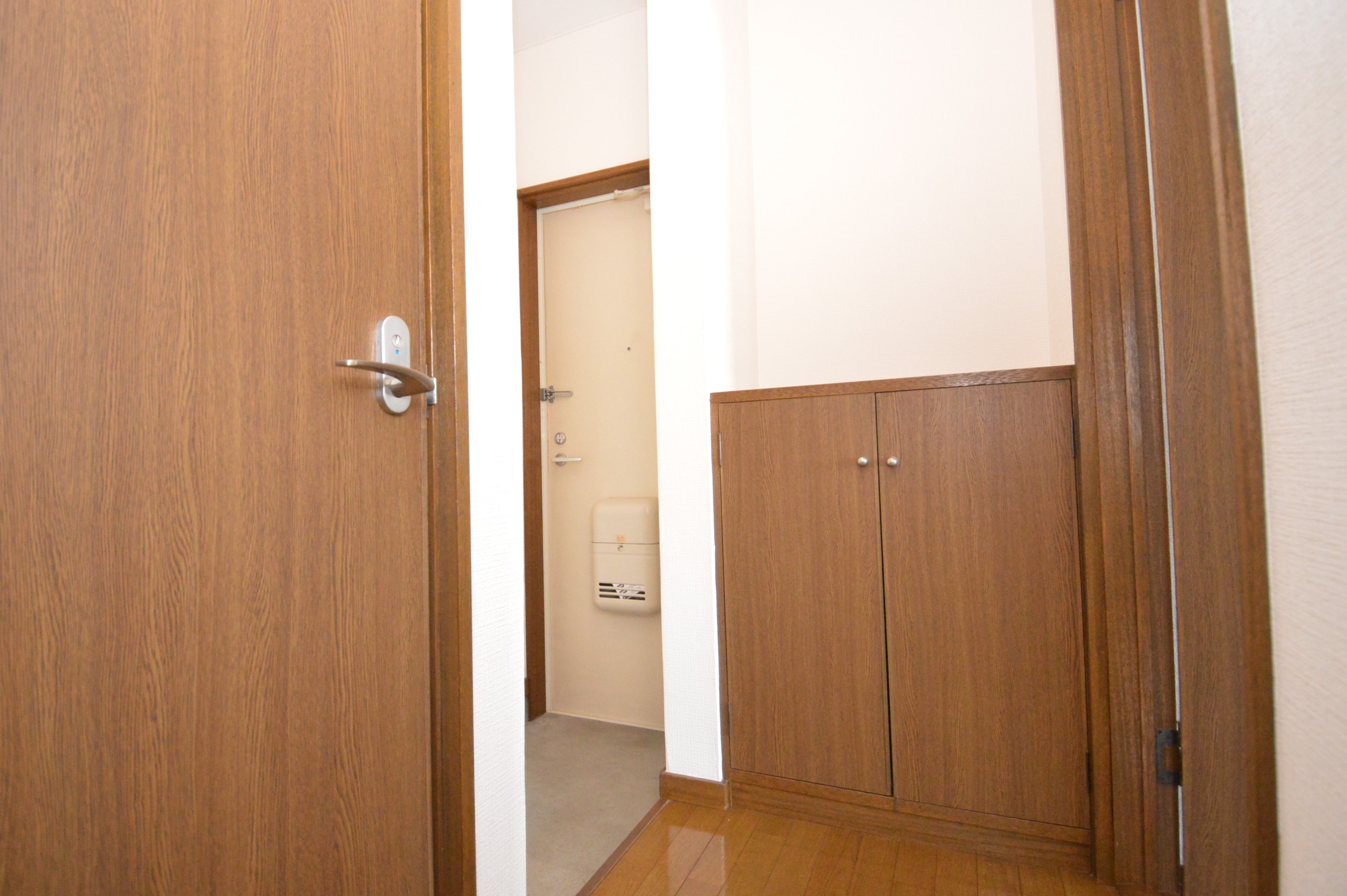 玄関　（参考）他室の写真を使用しています。現況優先となります。