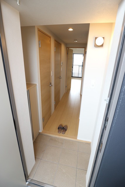 玄関　※写真は他号室です