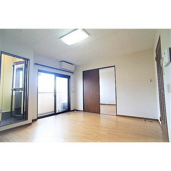 居室・リビング　※写真は同型タイプのお部屋です。現況優先となります。