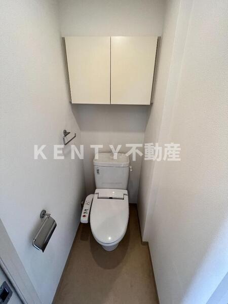 トイレ　落ち着いた色調のトイレです