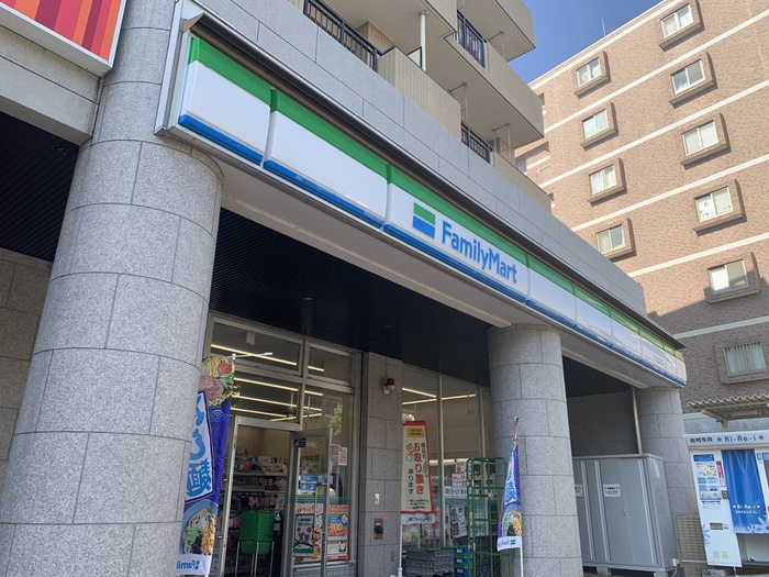 コンビニ　ファミリーマート市ヶ尾駅前店（コンビニ）まで415m