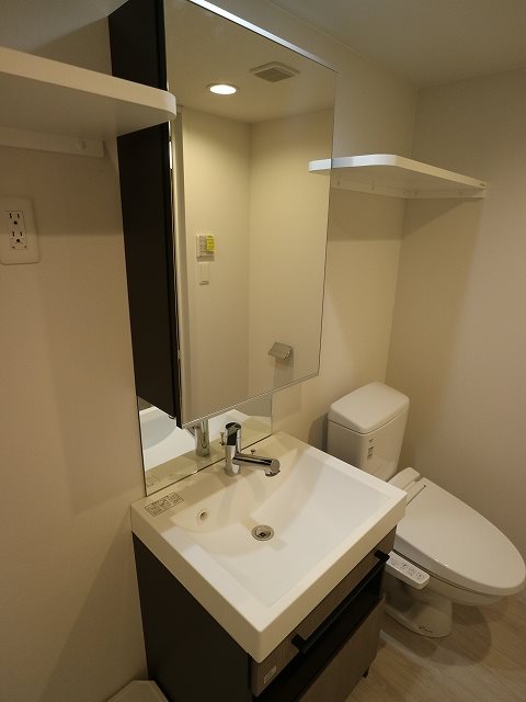 洗面設備　同型シリーズの参考写真です