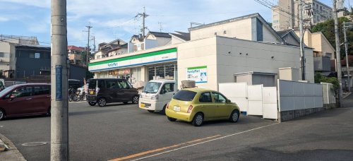コンビニ　ファミリーマート 東石切公園前店（コンビニ）まで619m
