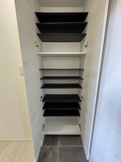 玄関　※掲載写真は同マンション別部屋参考写真となります。