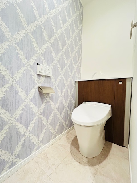 トイレ　※別室　参考写真※ トイレは温水洗浄機能付きです。