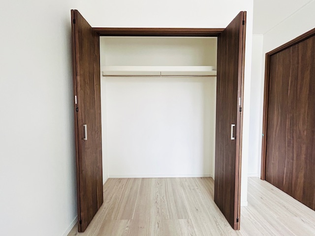 収納　※別室　参考写真※ 洋室二部屋にクロークがあるのでお部屋を広