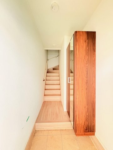 玄関　※別室　参考写真※ こちらは2階のお部屋の玄関です。