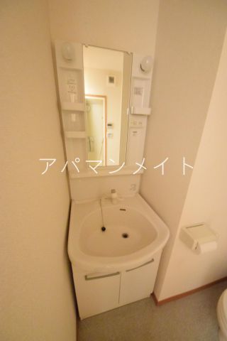 洗面設備　独立洗面台です