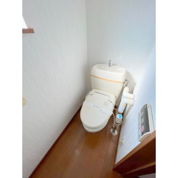 トイレ　嬉しいウォシュレット付きのトイレ！便座温かいですよ♪