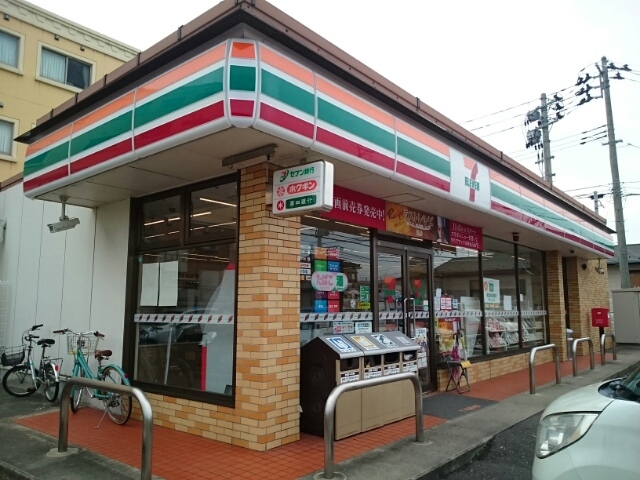 コンビニ　セブンイレブン新潟青山８丁目店（コンビニ）まで800m