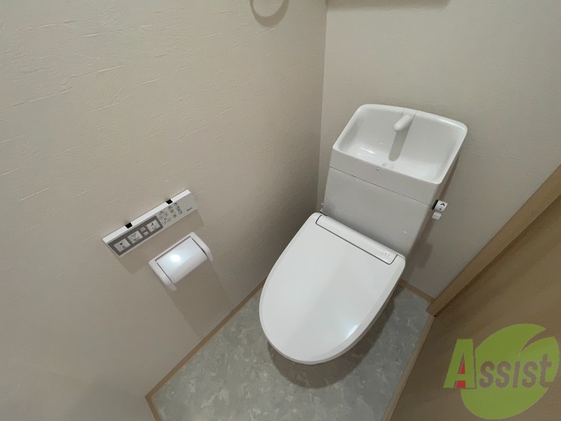 トイレ　トイレはこちらのウォシュレット付きになりますね。
