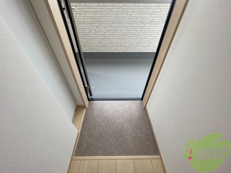 玄関　仕事から帰って迎えてくれるのはスタイリッシュな玄関です。