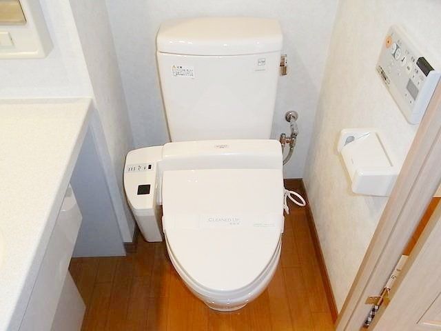 トイレ　洗浄機能付便座