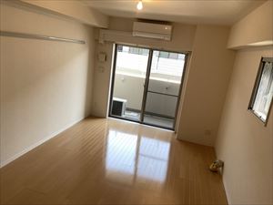 居室・リビング　反転タイプのお部屋です。